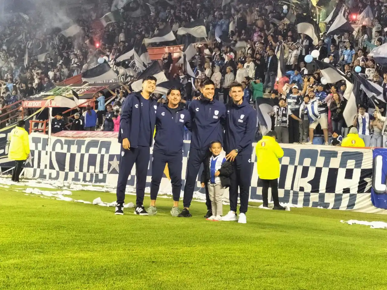 Image from LSR Hidalgo: 🤩⚽️ *Los Tuzos se despiden de su afición para partir a Estados Unidos...