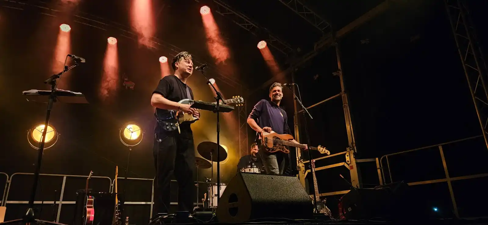 Image from Rhein-Neckar-Zeitung www.rnz.de: 🎤 *Maifeld Derby Tag 2*: War da was mit dem Unwetter? Und ein emotion...