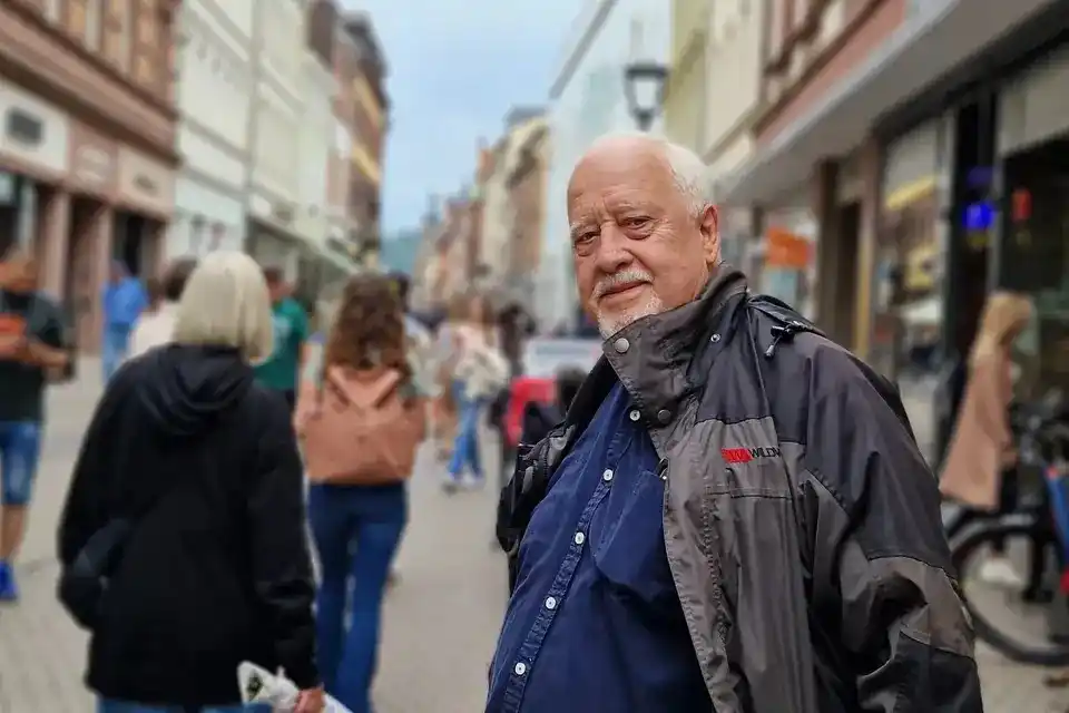 Image from Rhein-Neckar-Zeitung www.rnz.de: 🛍️ *"Mir fehlt die Vielfalt"*: Heidelberger Ex-City-Manager gefällt d...