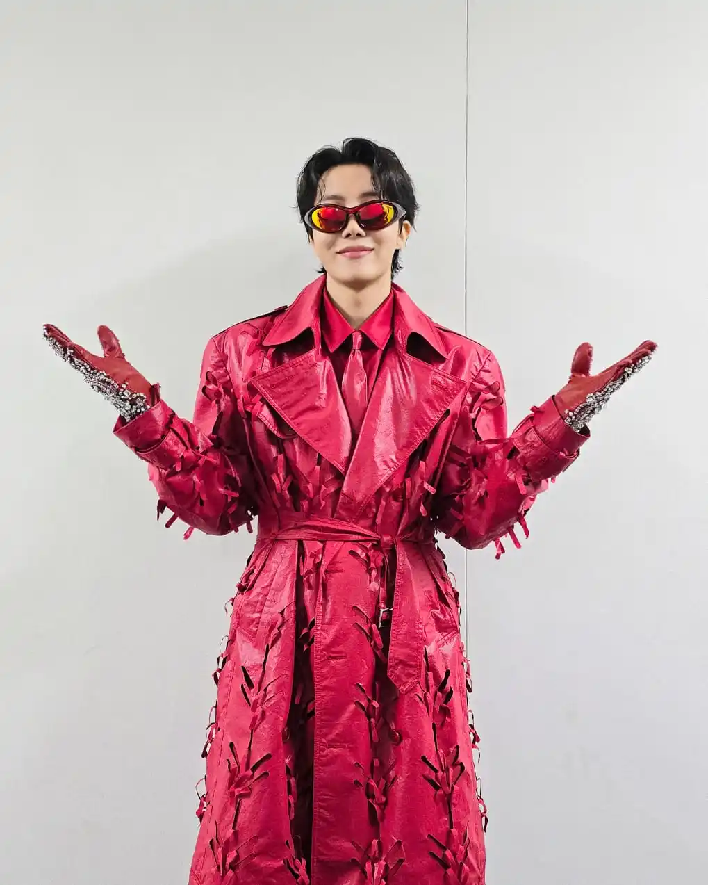 Image from 𝗛𝗢𝗠𝗘 𝗕𝗔𝗡𝗚𝗧𝗔𝗡￤𝗕𝗧𝗦￤𝗕𝗧𝗦￤𝗕𝗧𝗦￤𝗕𝗧𝗦￤방탄소년단: *─ Post de BTS official en X/Twitter*  *¡El 613 fue un día feliz!* *Ca...