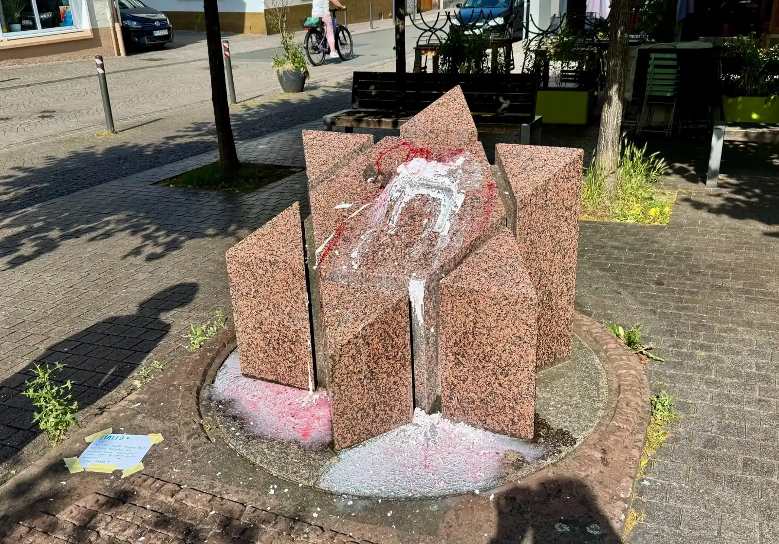 Image from Rhein-Neckar-Zeitung www.rnz.de: 👉 Wir haben ein News-Update für Euch: 🔯 *Farbanschlag*: Das Denkma...