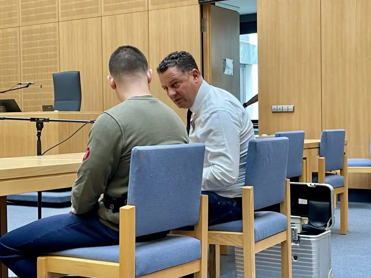 Image from OberpfalzECHO: *Acht Jahre nach Überfall auf Uhren Heinz: Letzter Räuber steht vor Ge...