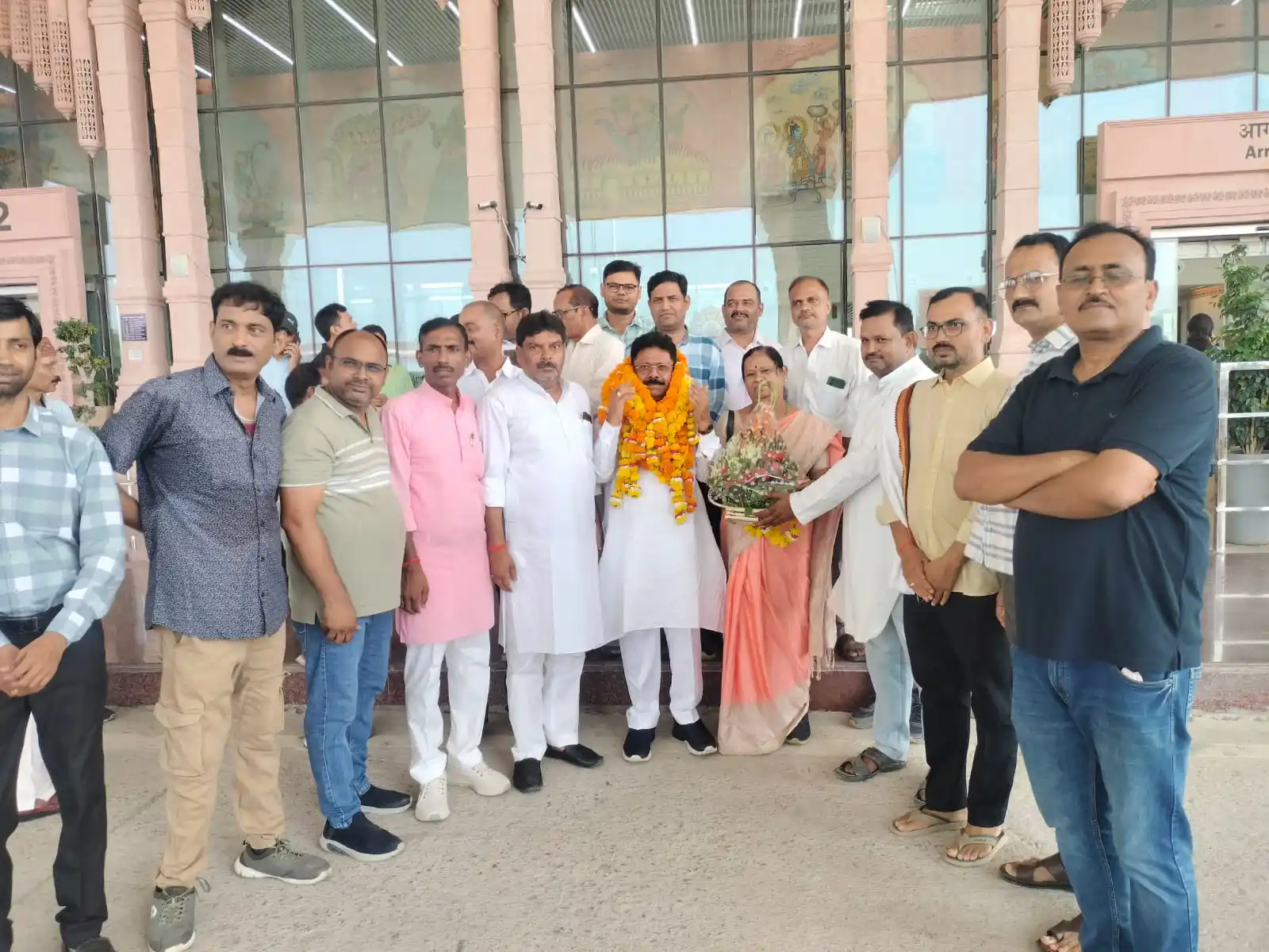 Image from 𝐓𝐡𝐞 𝐓𝐞𝐥𝐞𝐜𝐚𝐬𝐭 𝐍𝐞𝐰𝐬: *अखिल भारतीय प्राथमिक शिक्षक संघ के राष्ट्रीय अध्यक्ष बसु राज गुलकर पह...