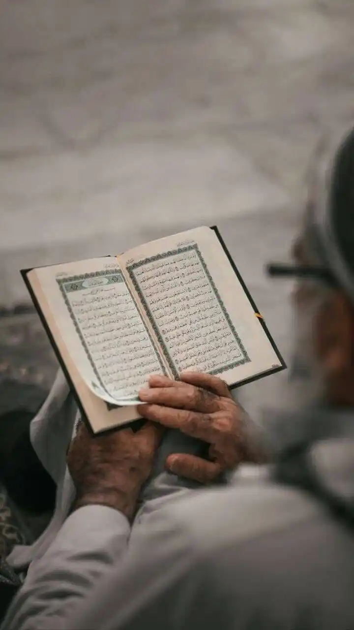 Image from 𝙇𝙀 𝙍𝘼𝙋𝙋𝙀𝙇 𝙋𝙍𝙊𝙁𝙄𝙏𝙀 𝘼𝙐𝙓 𝘾𝙍𝙊𝙔𝘼𝙉𝙏𝙎: Allâh ﷻ dit dans le sens:  « Et votre Seigneur dit: «Appelez-Moi, Je v...
