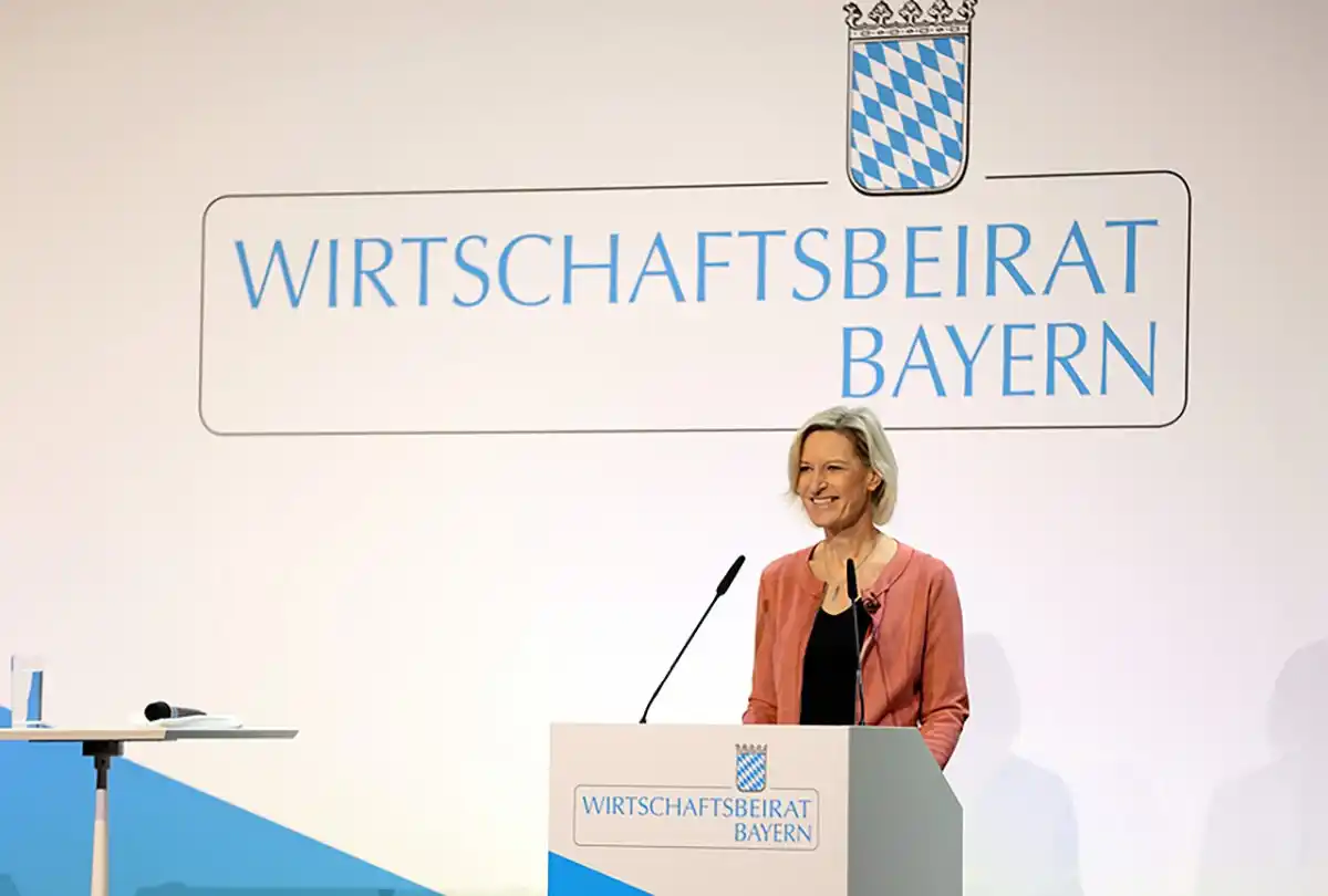 Image from OberpfalzECHO: *Bayerischer Wirtschaftstag in Amberg (1): Brücken bauen in der Stunde...