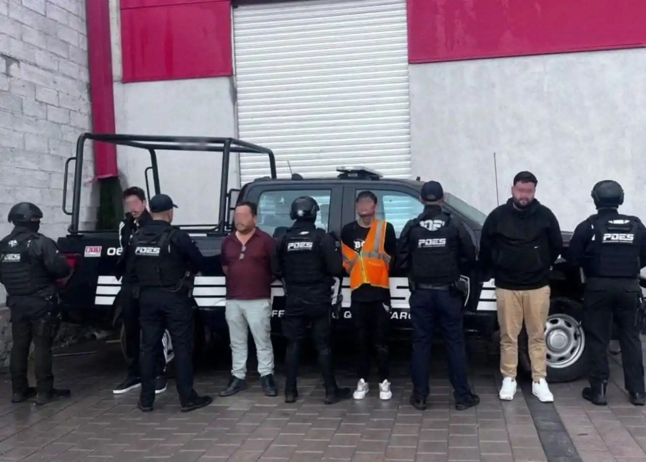 Image from Radar News Querétaro : 🚔🚛🚨BODEGAS CLANDESTINAS EN EL MARQUÉS; ASEGURAN TRÁILERS, MERCANCÍA...