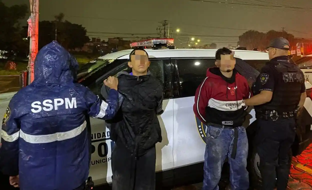 Image from Radar News Querétaro : 🏍💨🚨DETIENEN A DOS SUJETOS CON ÄRMÄ DE FUEGO TRAS UNA PERSECUCIÓN 🔫...