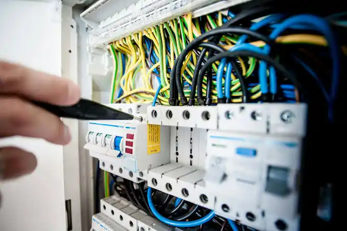 Image from Qureshi دبئی جابز Dubai Jobs: *Electrician* ⚡ *Company* : Al Saqr Technical Services W.L.L 🏢 *Loc...