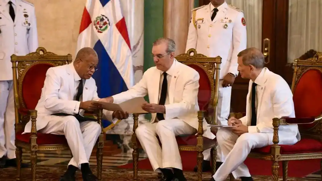 Image from DGM Migración Info Kreyòl: Embajador de Haití presenta cartas credenciales al presidente Abinader...