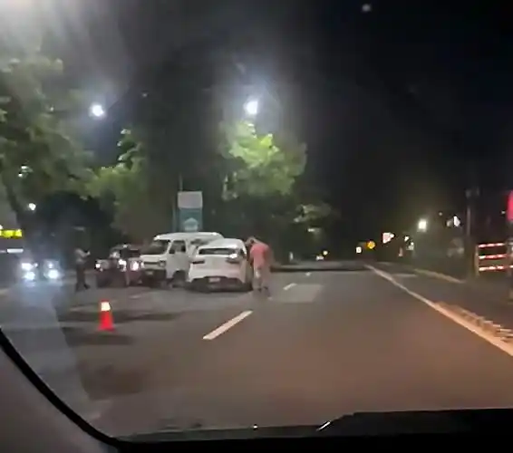 Image from ENFERMED Y Emergencias SV: 🚨 Esta noche se registró un triple accidente de tránsito sobre el Bul...