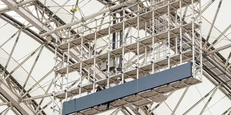 Image from Inter CP | Notícias: ➡️Inter inicia troca dos telões do Beira-Rio durante paralisação dos c...