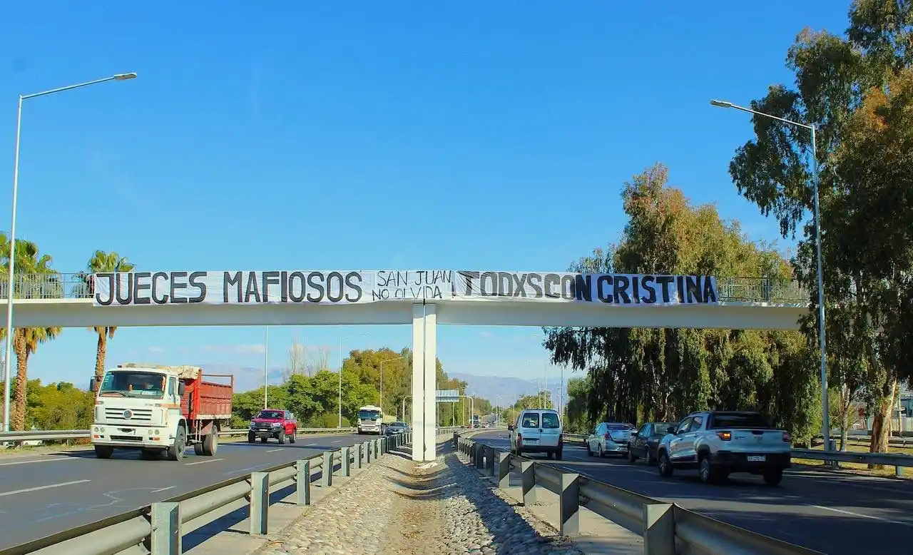 Image from La Cámpora: Jueces mafiosos, San Juan no olvida. <a class="text-blue-500 hover:un...