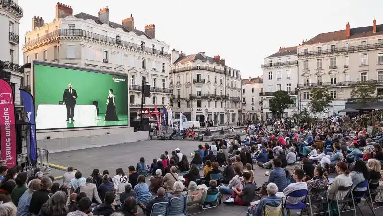 Image from Angers Villactu: *La Flûte enchantée de Mozart diffusée gratuitement sur la place du Ra...