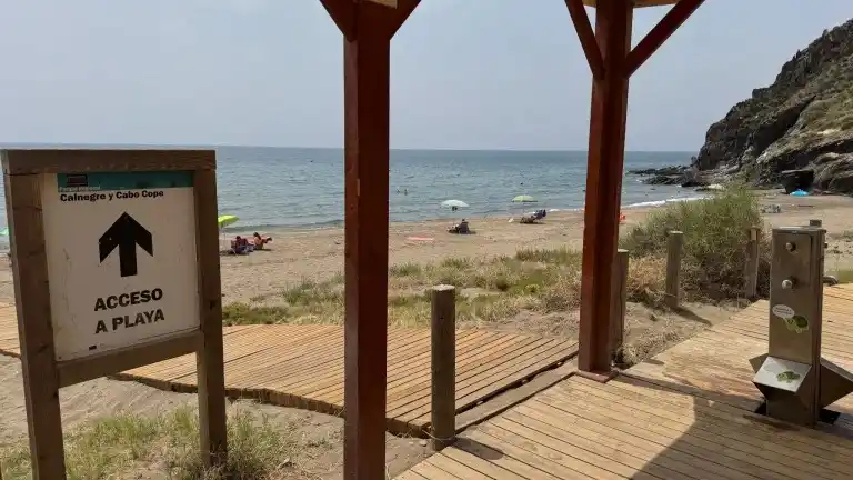 Image from Cope Lorca y Águilas: 🏖️Las playas de Lorca, a punto para la temporada de baño ♻️Se han ins...