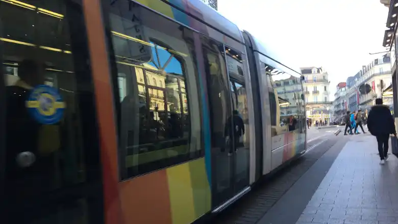 Image from Angers Villactu: *Le tramway ne desservira plus la place du Ralliement pendant quelques...