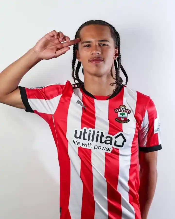 Image from MUFC INDONESIA🇮🇩🇲🇨: Manchester United mencapai kesepakatan dengan Southampton untuk mendat...