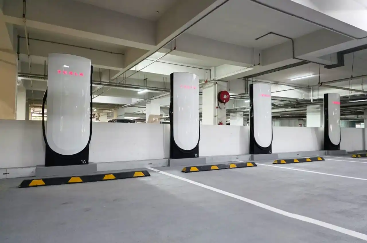Image from MotaAuto.com: More Tesla V4 Superchargers Tesla continues to increase the number of ...