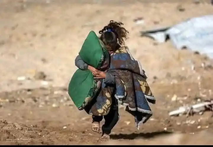 Image from لمسة إبداع🤍: مُبكٍ حالُها... طفلة، لكنها لم تعش حياة الأطفال، لم تذق طعم الطفولة، ن...