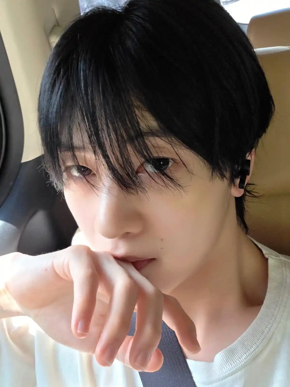 Image from +CHAT ┊ ZEROBASEONE: ⌕ 📩🦊 +CHAT 250614 [02:05 – 02:40 PM KST]  🦊: Tengo un regalo. 🦊: Q...