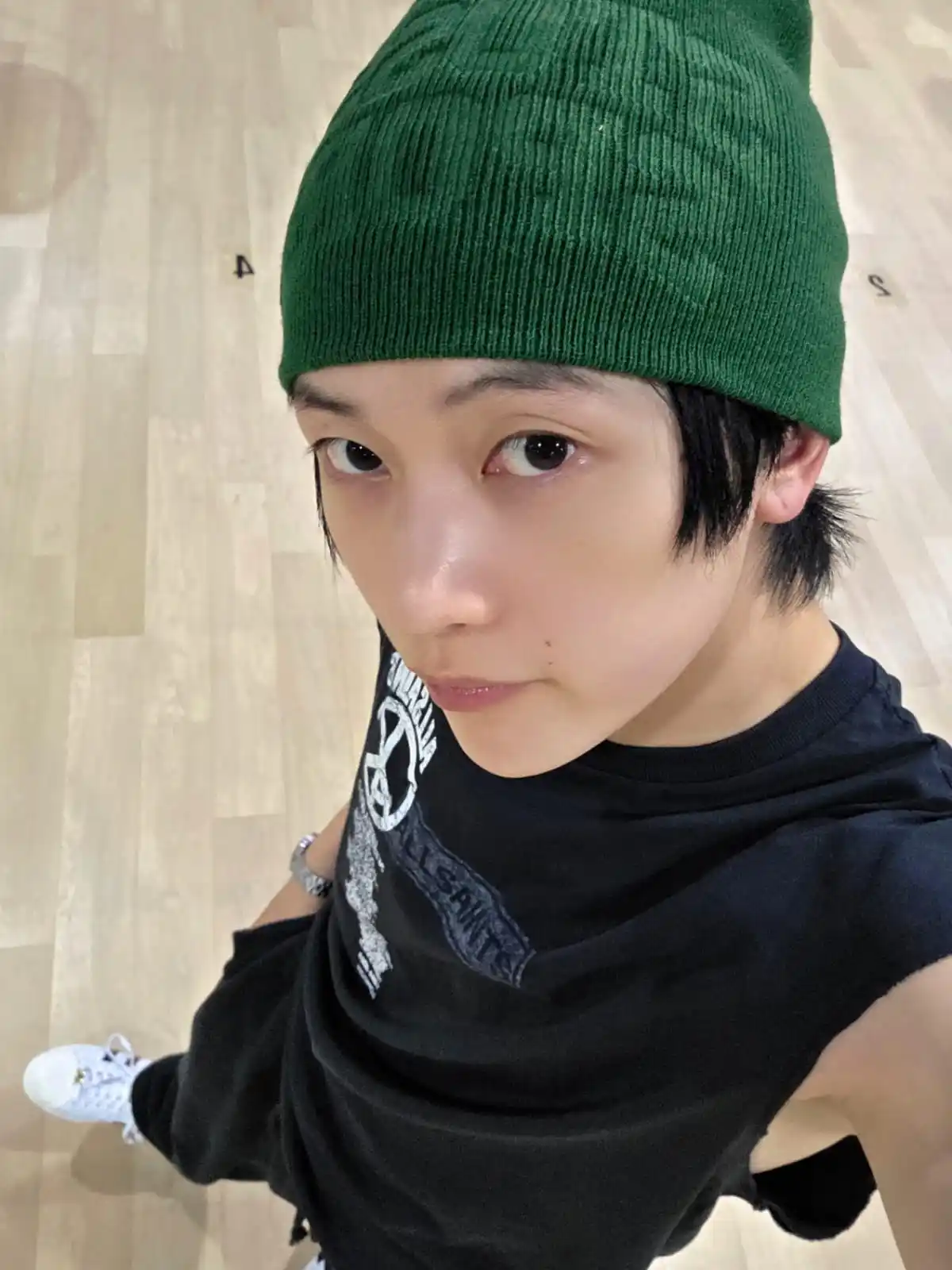 Image from +CHAT ┊ ZEROBASEONE: ⌕ 📩🦊 +CHAT 250615 [09:15 PM KST]  🦊: [Foto] 🦊: El outfit de prácti...