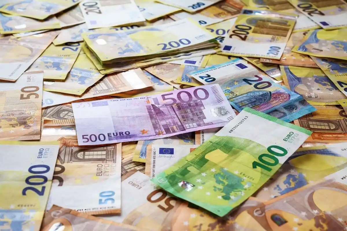 Image from OberpfalzECHO: *Prozess gegen Immobilienmakler beginnt – Schadenssumme auf 750.000 Eu...