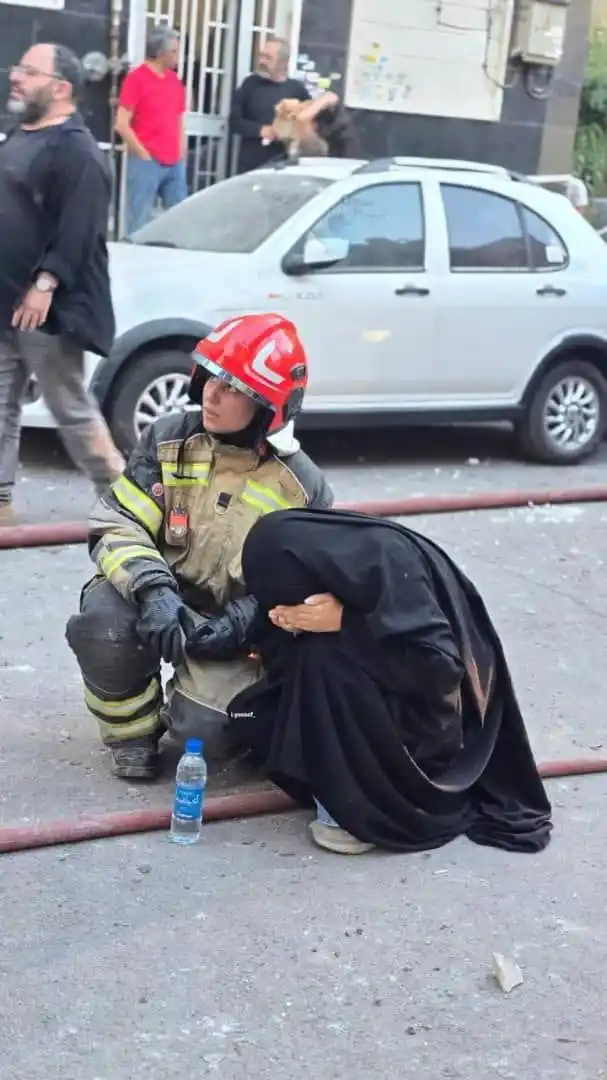 Image from Iran Update (اردو): پریس ٹی وی • تہران کے رہائشی علاقوں پر اسرائیلی جارحیت کے بعد ایک ...