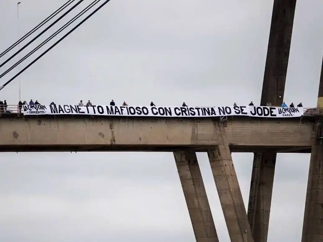Image from La Cámpora: Puente Chaco-Corrientes <a class="text-blue-500 hover:underline curso...