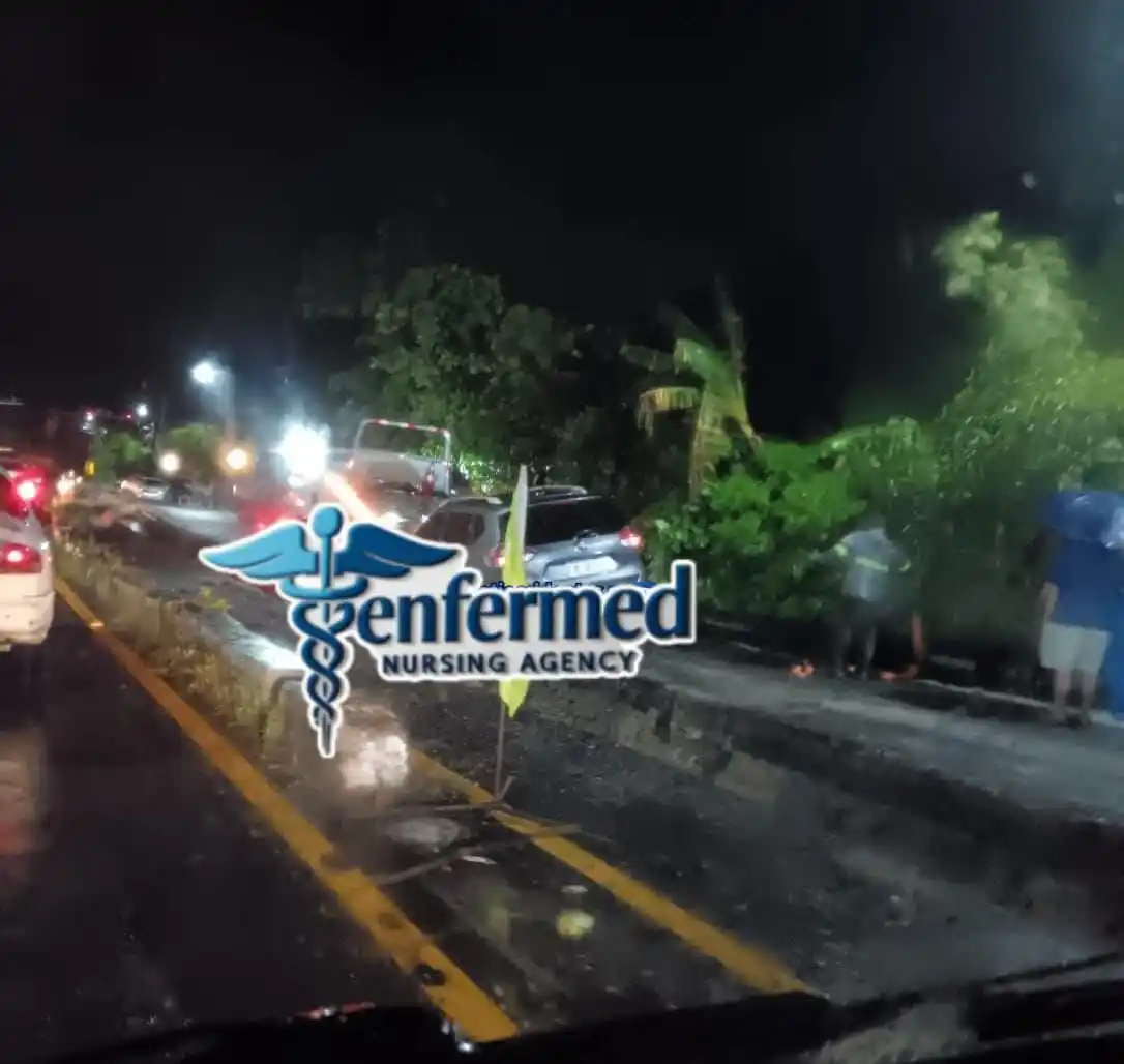Image from ENFERMED Y Emergencias SV: San Bartolo vehículo quiso pasar en las reparaciones que están haciend...
