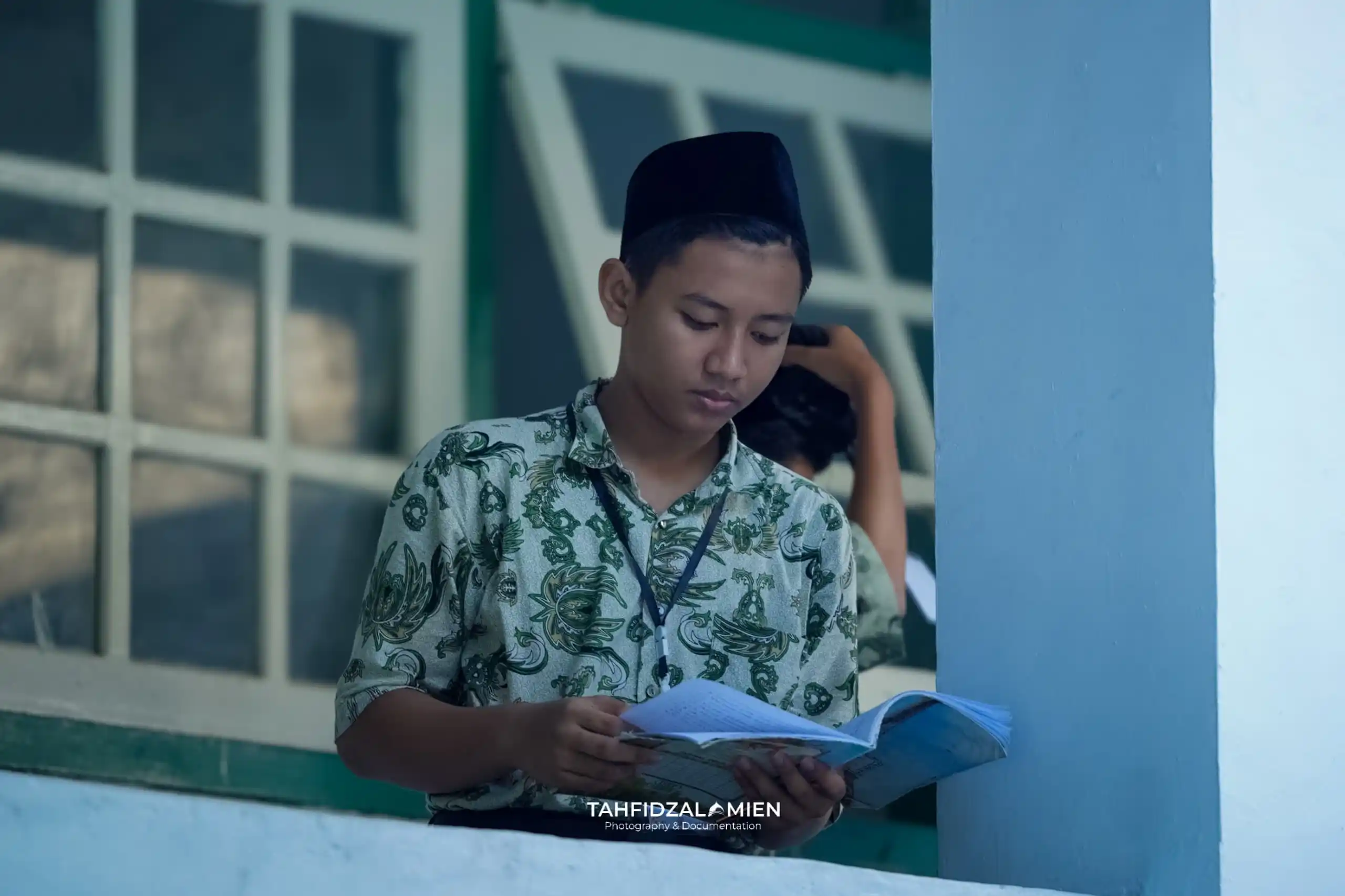 Image from MTA AL-AMIEN PRENDUAN: Santri Putra, tampak khusuk belajar, sambil bersiap diri untuk memasuk...