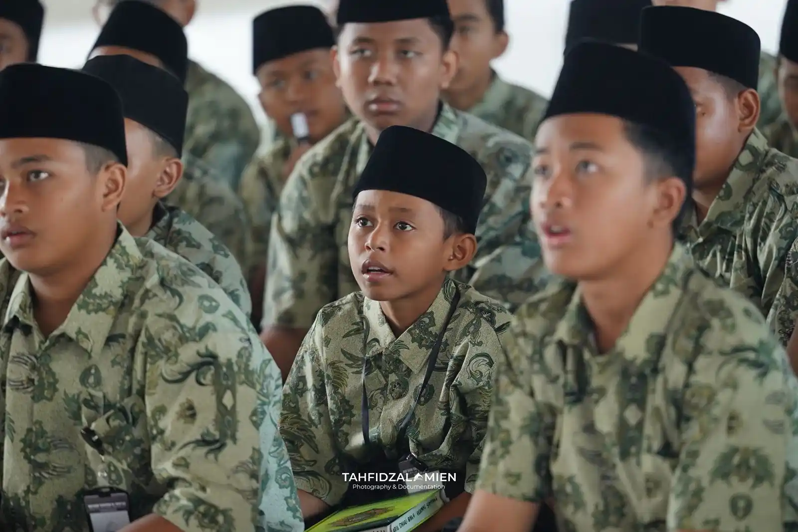 Image from MTA AL-AMIEN PRENDUAN: Sejumlah santri tampak antusias, menyimak tausiyah Pengasuh Tahfidz Al...