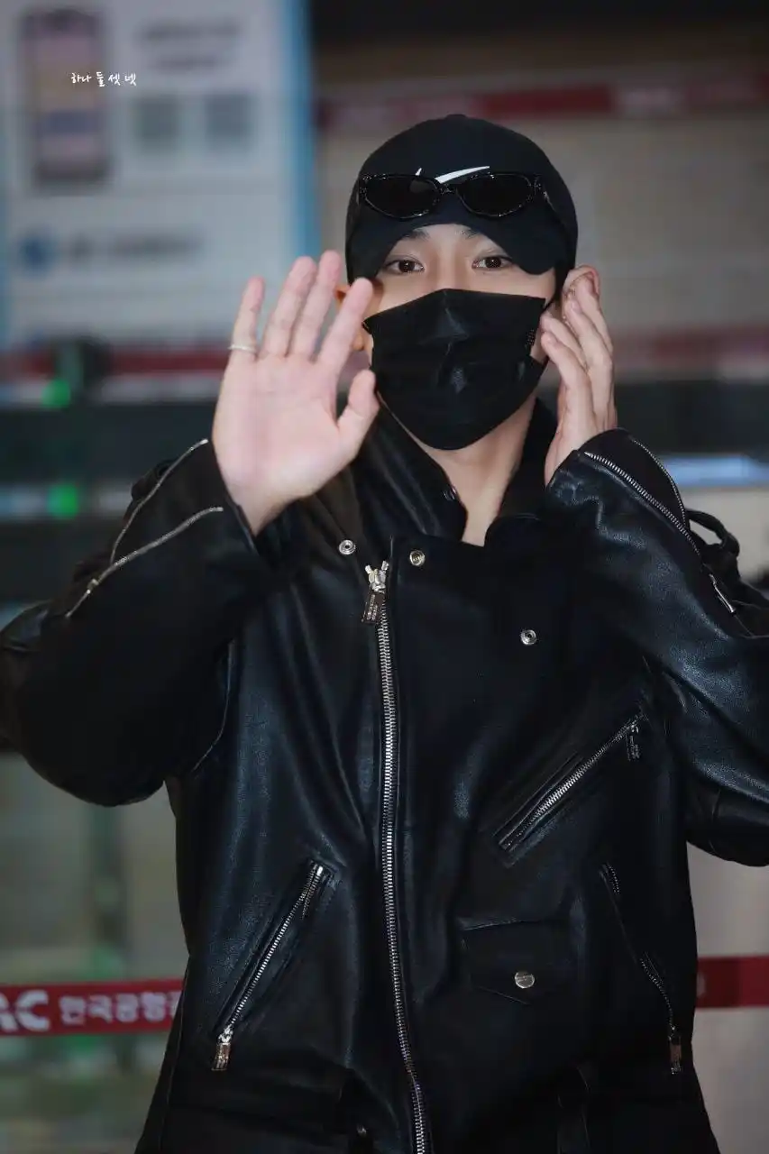 Image from ⋆𐙚 𝐒𝐕𝐓 𝐮𝐩𝐝𝐚𝐭𝐞 (𝐜𝐡𝐨𝐭𝐞𝐞𝐫𝐬) ◛ᝰ.ᐟ: *☁︎✈︎SEVENTEEN's MINGYU WILL FLIGHT TO JAPAN | AIRPORT PREVIEW✈︎☁︎* »...