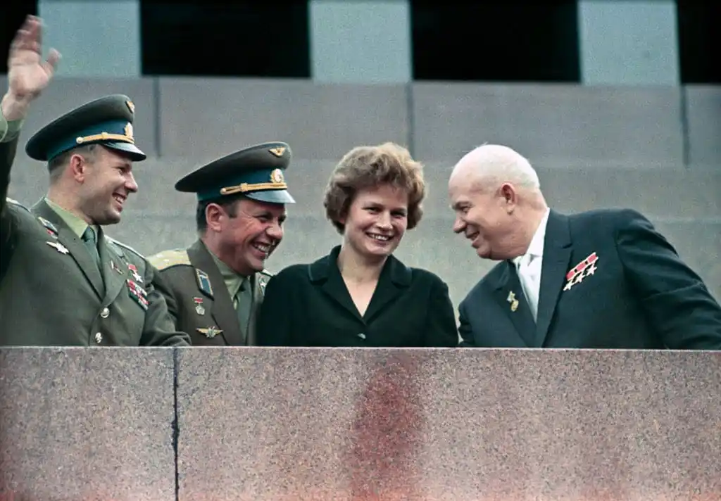 Image from 🛰️Ciencias espaciales 🚀🛰️: Sin embargo, el vuelo no estuvo exento de desafíos. Tereshkova experim...