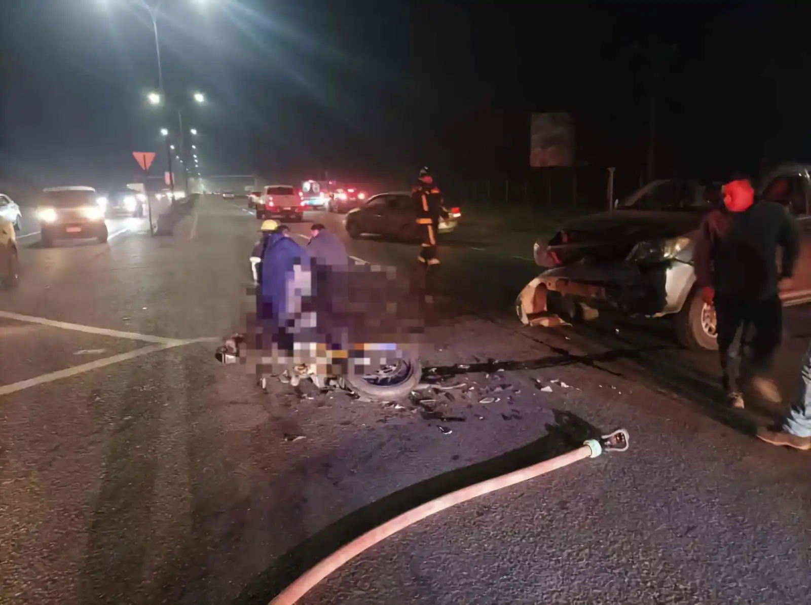 Image from Emergencia San José, Región de los Rios : TEMUCO ●Colisión de motociclista con camioneta deja una persona lesion...