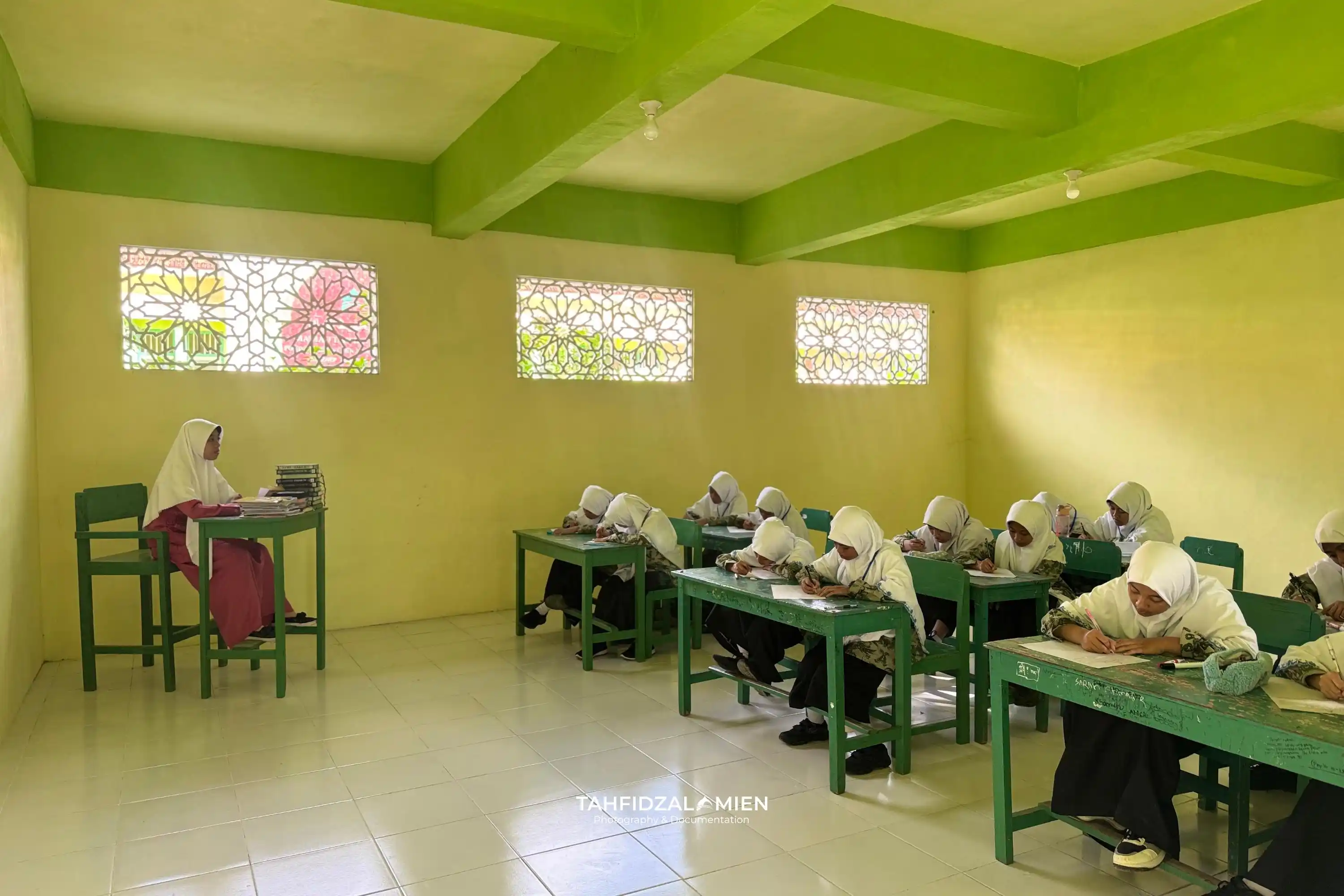 Image from MTA AL-AMIEN PRENDUAN: Terbagi dalam 5 ruangan, santriwati baru mengikuti ujian penempatan de...