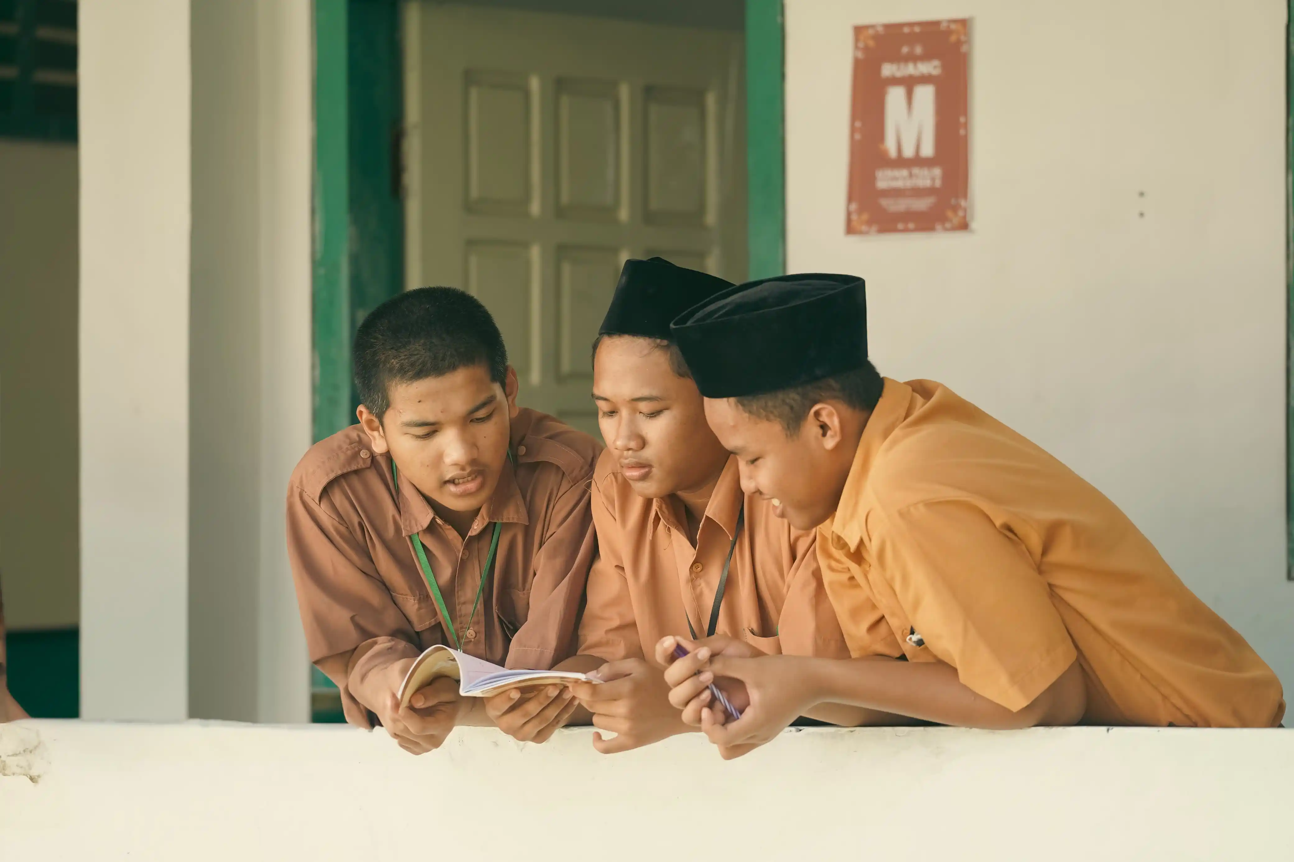 Image from MTA AL-AMIEN PRENDUAN: Ujian Tulis Semester II, berakhir hari ini. Para santri memiliki waktu...