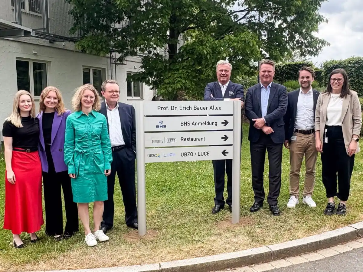 Image from OberpfalzECHO: *Wegbereiter der Wissensregion Oberpfalz Prof. Dr. Erich Bauer geht in...