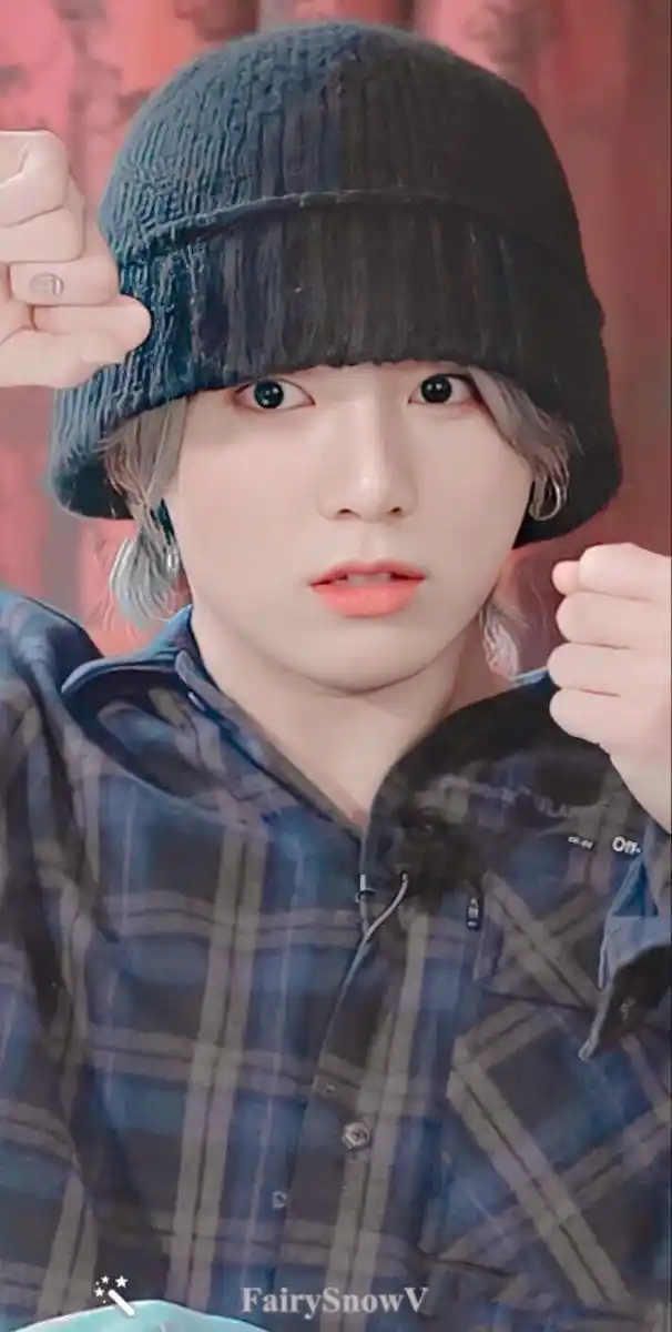 Image from ⊹🧁 ֢֢ 𝗕𝗧𝗦 𝗦𝗪𝗘𝗘𝗧 𝗖𝗢𝗠𝗙𝗢𝗥𝗧 ⋆˚𝜗𝜚˚⋆: ─┈ ⊹ ─ ੭୧ ─ ⊹ ┈─╮ ┆┆ * 𖧵ֹ໋݊ "As pessoas nem sempre reconh...