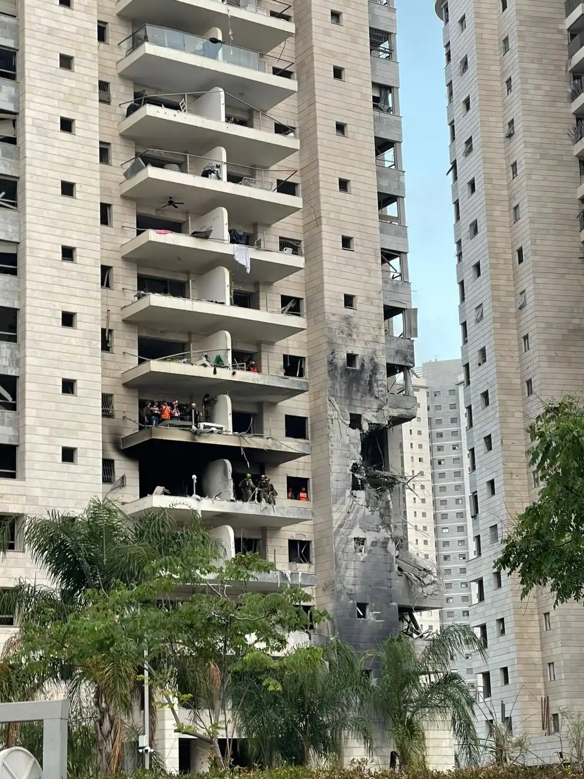 Image from מטה ההסברה האזרחי | ISRAELI SPIRIT: Another night of terror from Iran. Heavy missile barrages launched by ...