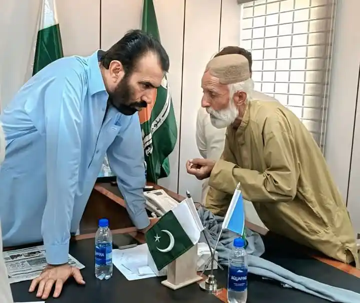 Image from Muhammad Tahir Aybak: اس کو کہتے ہیں ایم پی اے اس کو کہتے ہیں عوامی لیڈر انجینئر عبدالمجید ...