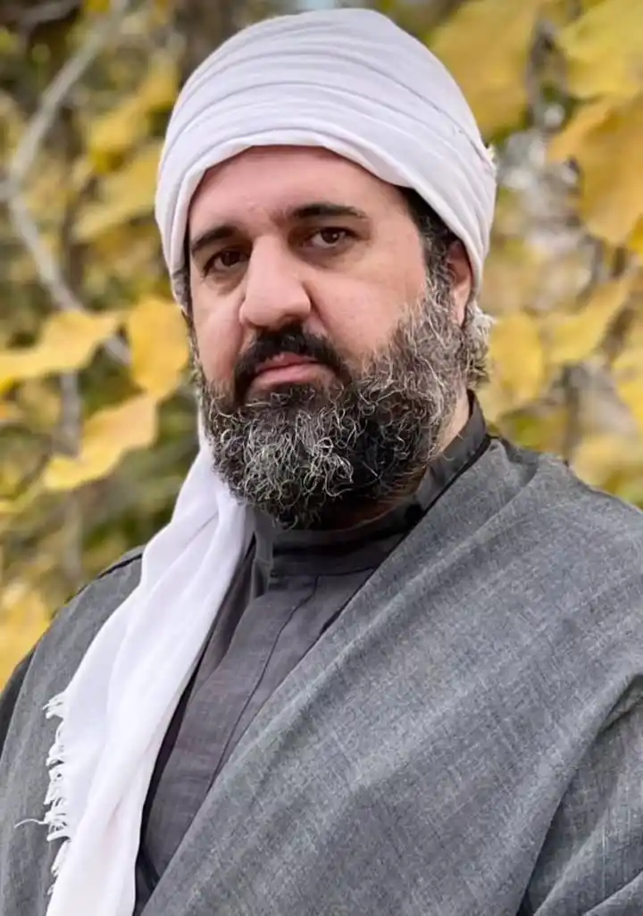Image from خانقاه شیخ حسام الدین نقشبندی: . در سایهٔ آن سرو بلند ایستادهام، چون خوشهٔ عشقی که به باد افتاده...