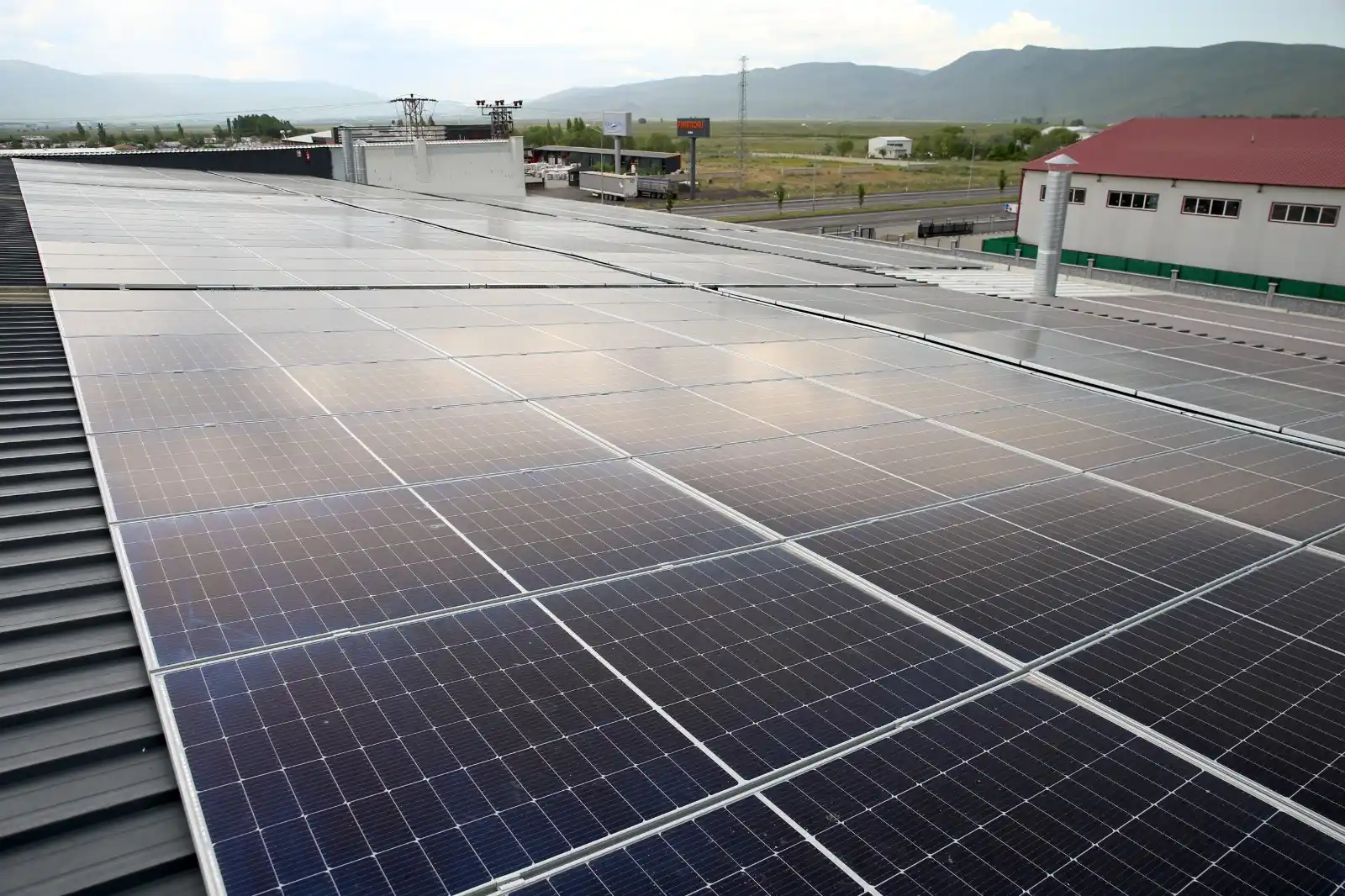 Image from AA Yeşilhat: ⚡Erzurum'da mobilya üretimi yapan girişimci, fabrikasına devlet desteğ...