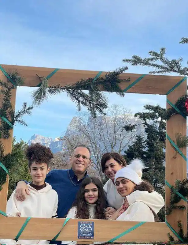 Image from Reportero Libre: Esta hermosa familia árabe de Tamra cerca de Haifa, Israel, fue asesin...