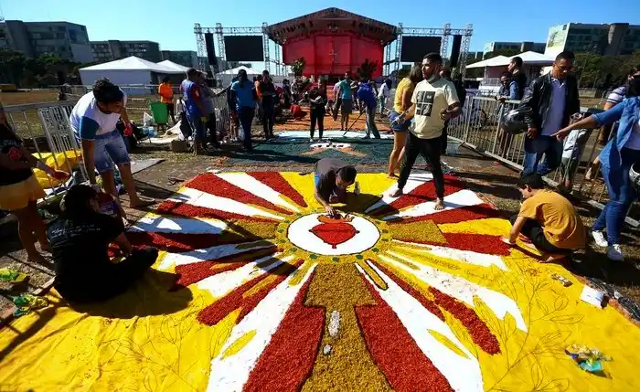 Image from Jornal Extra Alagoas: *Feriado de Corpus Christi: veja o que abre e o que fecha em Maceió* ...