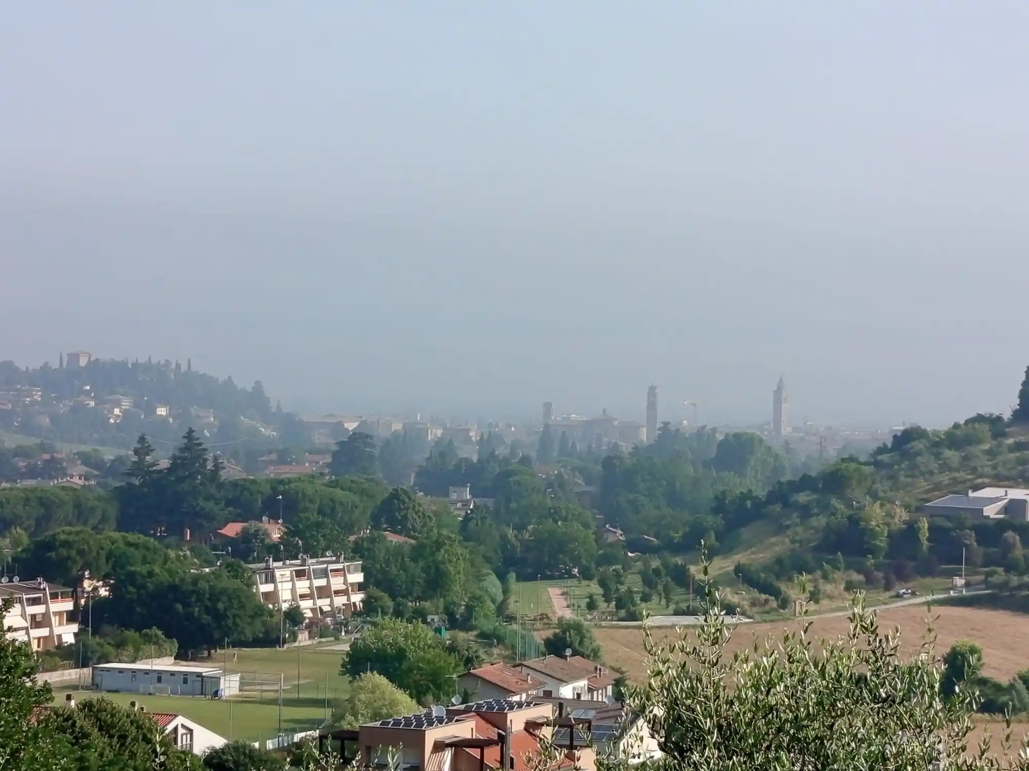 Image from Emilia Romagna Meteo: Fumo e odore di bruciato a Cesena a causa di un incendio questa mattin...