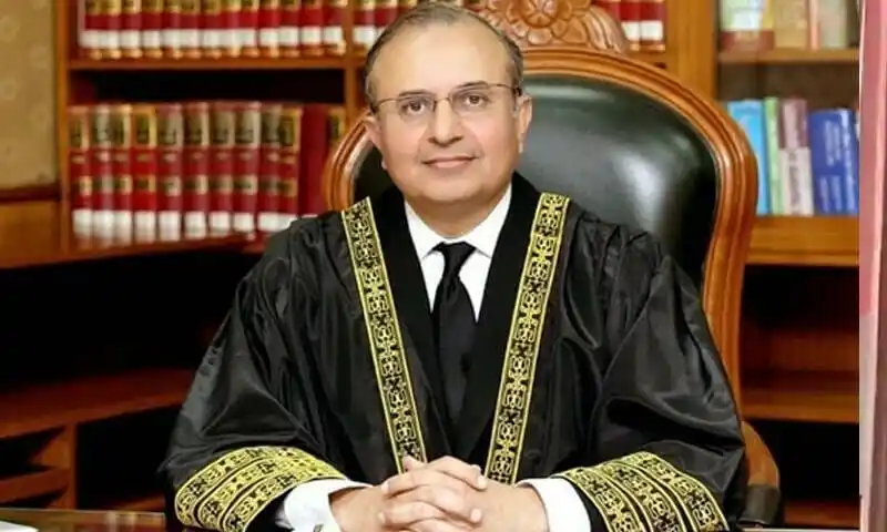 Image from تسی میرے نیازی دے لیول دے نئی او شوریو ✌️: *ججز کا فرض ہے، اپنی صفوں میں طاقت کے سامنے ہتھیار ڈالنے والوں کی نشا...