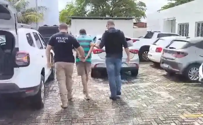Image from Jornal Extra Alagoas: *Homem é preso por envolvimento em homicídio no bairro Clima Bom, em M...