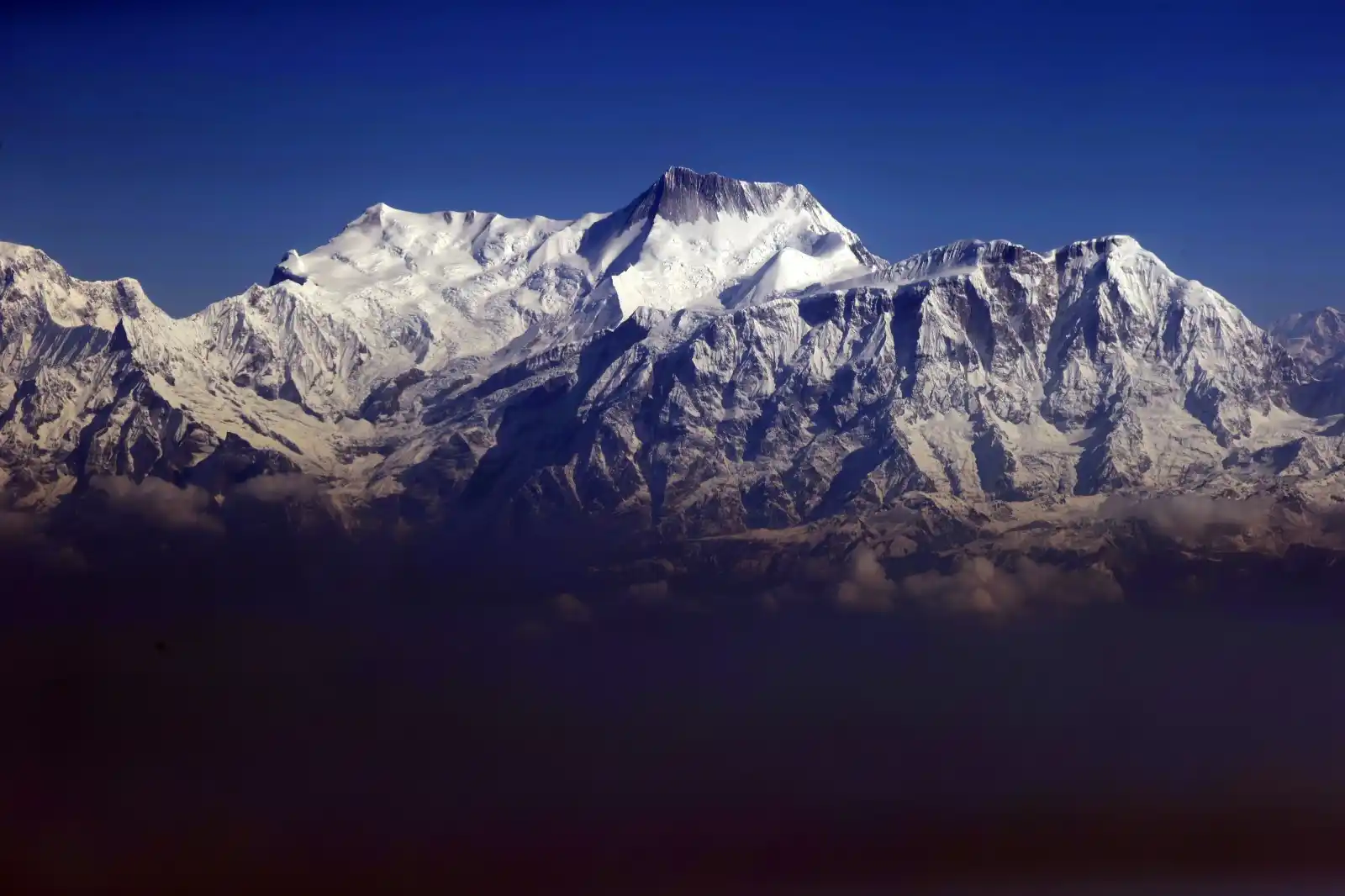 Image from AA Yeşilhat: ⛰︎İklim değişikliğinin etkisiyle Nepal'de buzullar alarm verici hızda ...