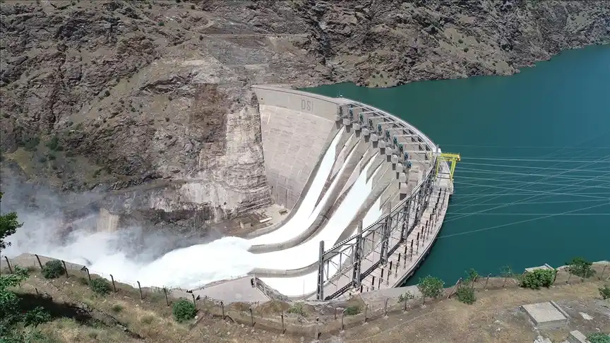 Image from AA Yeşilhat: 🏞️Küresel enerji piyasasında yatırımların hızla arttığı pompaj depola...