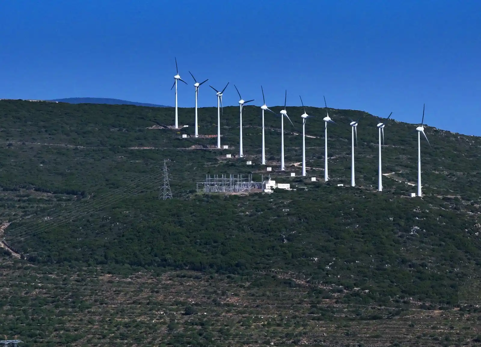 Image from AA Yeşilhat: 📈Küresel rüzgar enerjisinde geçen yıl sonunda 121,6 gigavat kurulu gü...