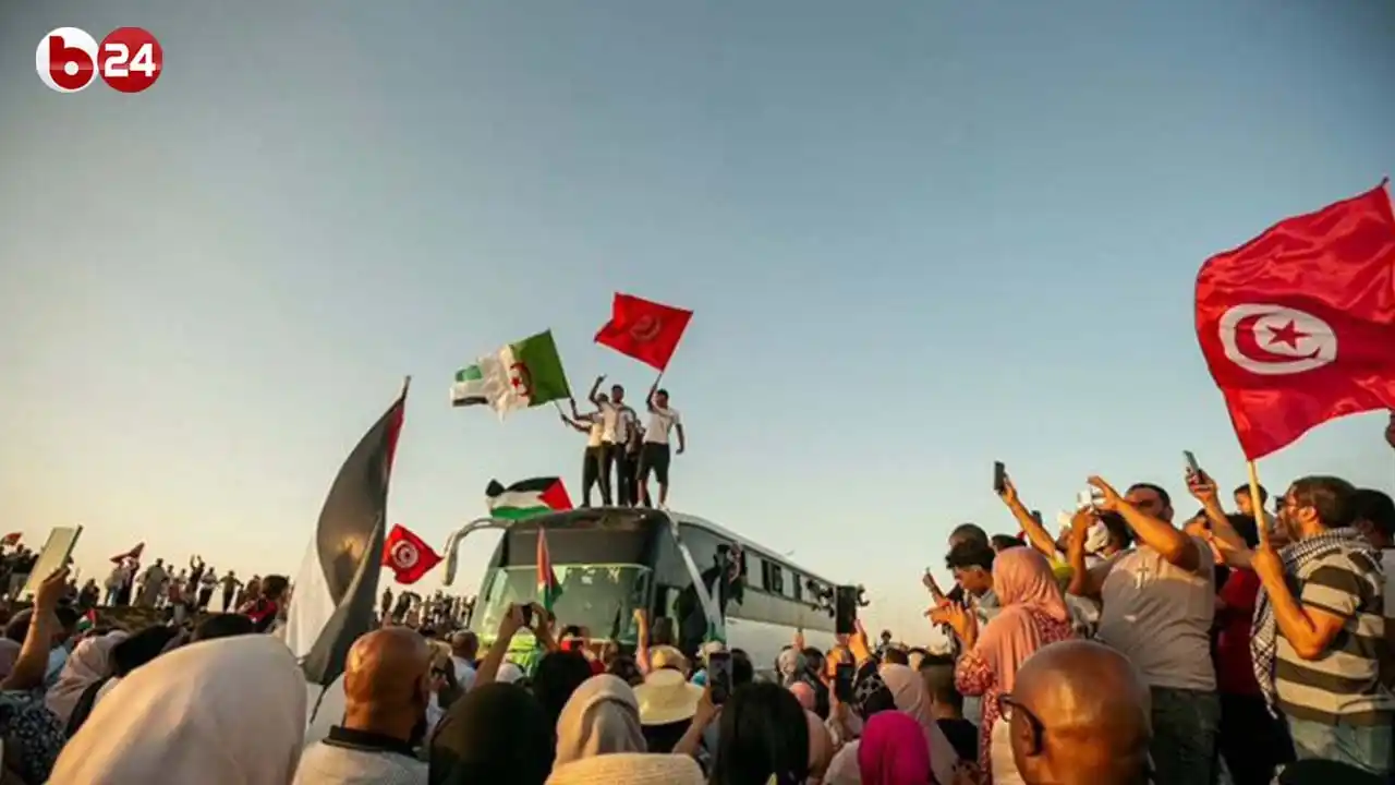 Image from BYOBLU, la Tv dei cittadini: *MARCH TO GAZA: L'EGITTO BLOCCA E RIMPATRIA GLI ITALIAN*  Le autorità ...